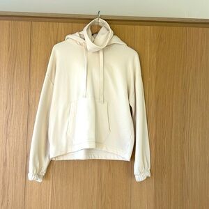Cozy cream hoodie with snood